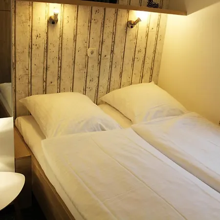 Úszó hotel Hb 8 - Hausboot *